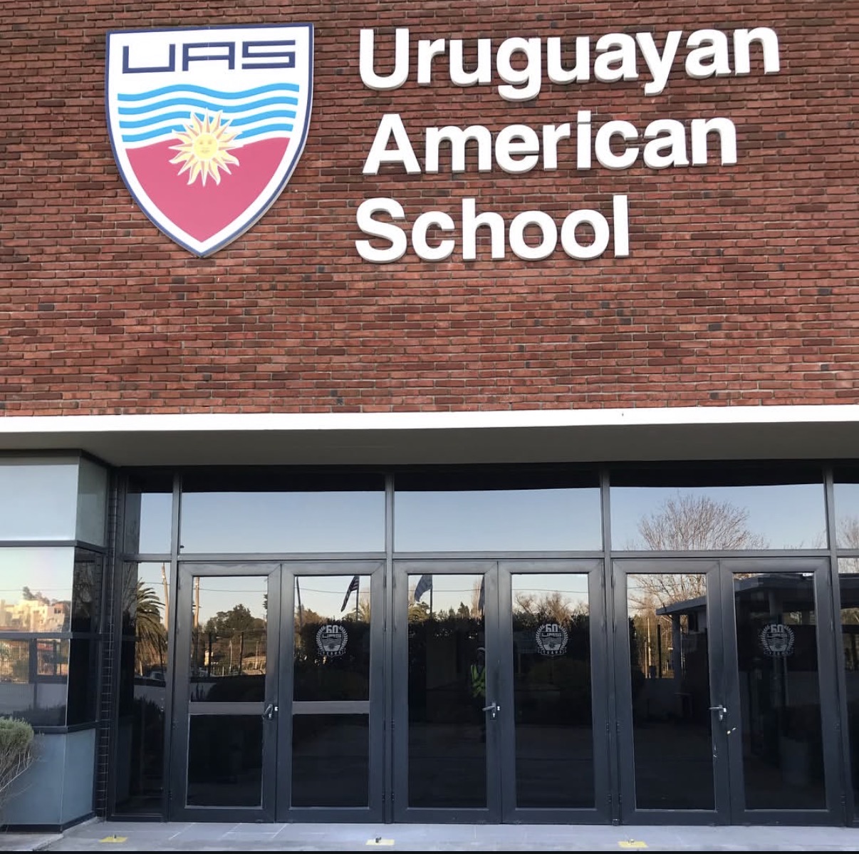 Proyecto Uruguayan American School — referencia visual